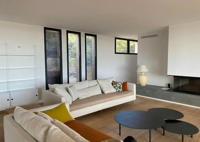 Дом отдыха Contemporary In Southern Corsica Монасья-д’Оллен