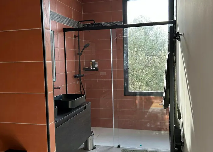 Contemporary In Southern Corsica Дом отдыха *