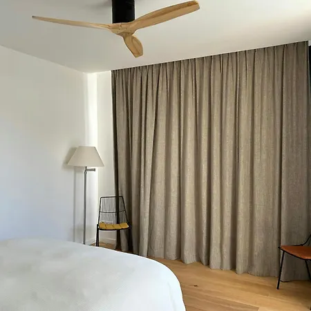 Contemporary In Southern Corsica 度假居