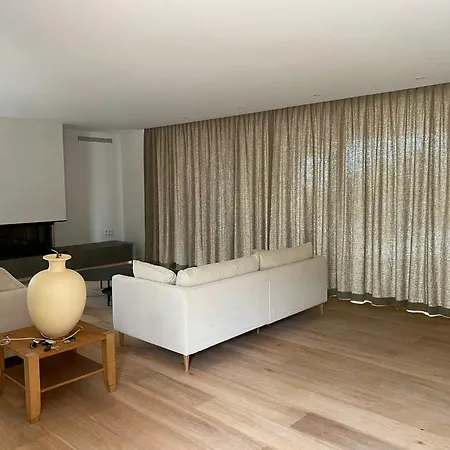 Contemporary In Southern Corsica 度假居