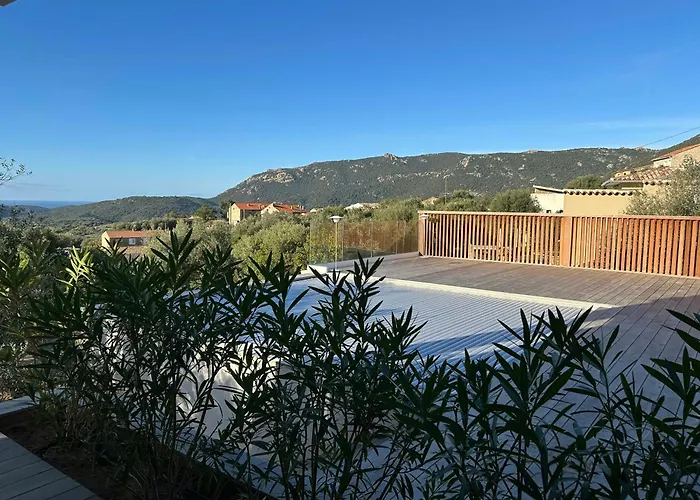 Contemporary In Southern Corsica Vakantiehuis